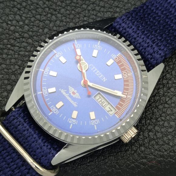 Vintage 1989 Citizen Automatic Mens Silver Watch W/daydate & Red accents - Picture 6 of 8